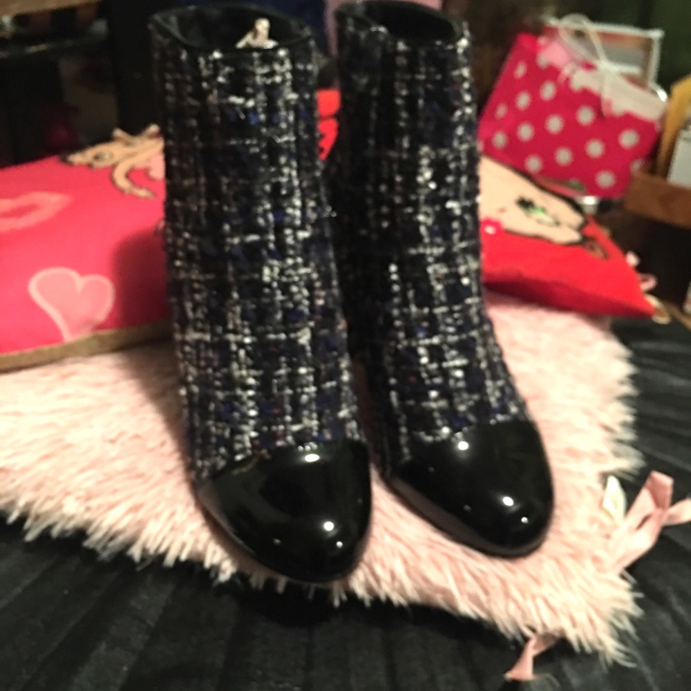 Cute Ankle Boots with a Hint of Blue - Picture 6 of 6